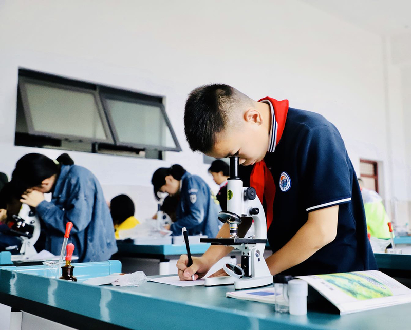 常德市郡德学校-李超-探索新世界.jpg