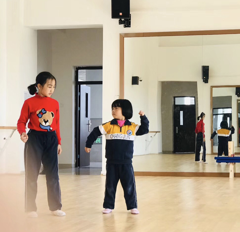 常德市郡德学校-陈若邻-大手牵小手01.jpg